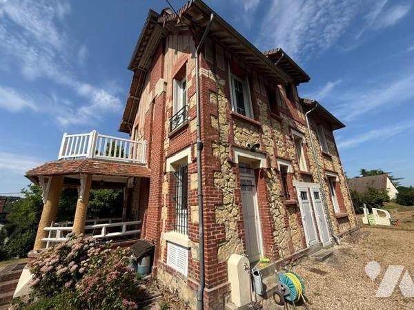 ENTRE ORBEC ET LISIEUX MAISON DE CARACTERE DE STYLE ANGLO NORMAND 4 CH