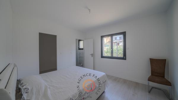 Maison
                                                                                                                                                                                                                                                                                                                        4 pièce(s)                                                                                                                                                                                                          3 chambre(s)                                                                                                                                                                                                          105  m²