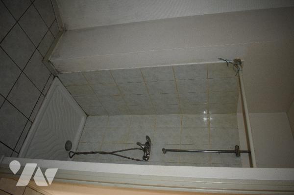 Maison de plain pied située à Longré