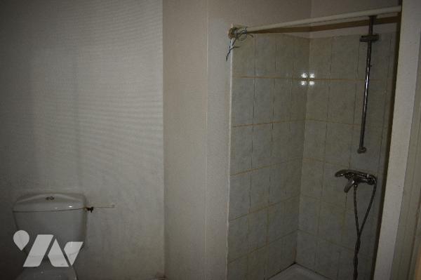 Maison de plain pied située à Longré