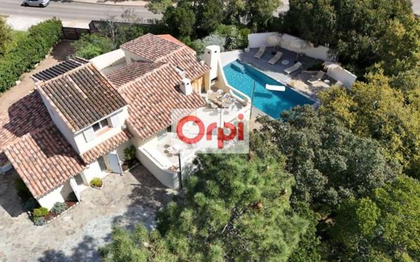 Maison à vendre    5 pièces •  Porto-Vecchio