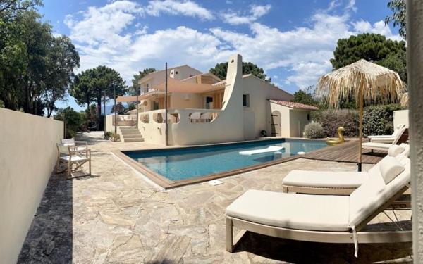 Maison à vendre    5 pièces •  Porto-Vecchio