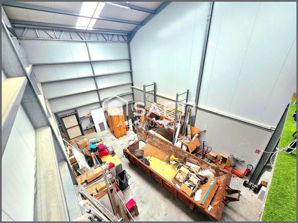 DEPOT LOCAUX COMMERCIAUX 192 M2 + JARDIN 25 M2