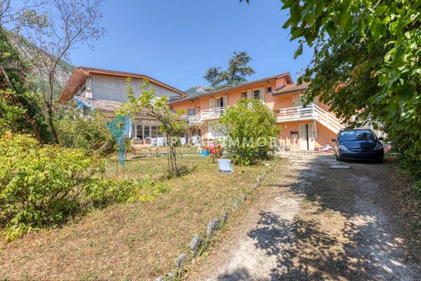 Maison
                                                                                                                                                                                                                                                                                                                        9 pièce(s)                                                                                                                                                                                                          5 chambre(s)                                                                                                                                                                                                          220.41  m²