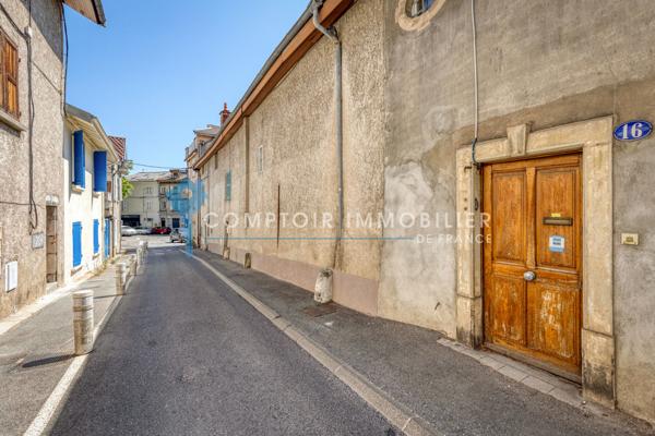 Maison
                                                                                                                                                                                                                                                                                                                        9 pièce(s)                                                                                                                                                                                                          5 chambre(s)                                                                                                                                                                                                          220.41  m²