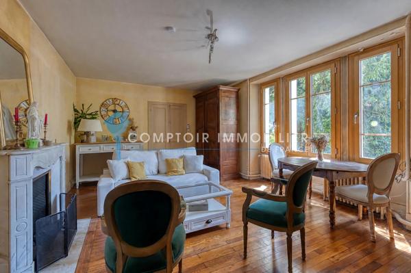 Maison
                                                                                                                                                                                                                                                                                                                        9 pièce(s)                                                                                                                                                                                                          5 chambre(s)                                                                                                                                                                                                          220.41  m²