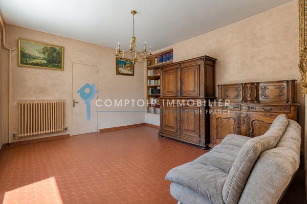 Maison
                                                                                                                                                                                                                                                                                                                        9 pièce(s)                                                                                                                                                                                                          5 chambre(s)                                                                                                                                                                                                          220.41  m²