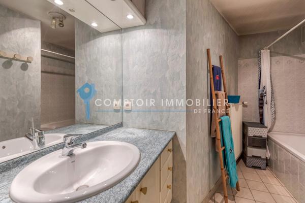 Maison
                                                                                                                                                                                                                                                                                                                        9 pièce(s)                                                                                                                                                                                                          5 chambre(s)                                                                                                                                                                                                          220.41  m²