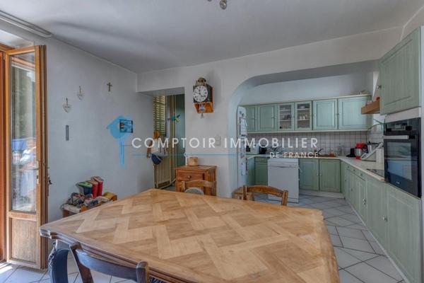Maison
                                                                                                                                                                                                                                                                                                                        9 pièce(s)                                                                                                                                                                                                          5 chambre(s)                                                                                                                                                                                                          220.41  m²