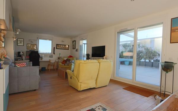 Appartement à vendre    2 pièces •  Bron