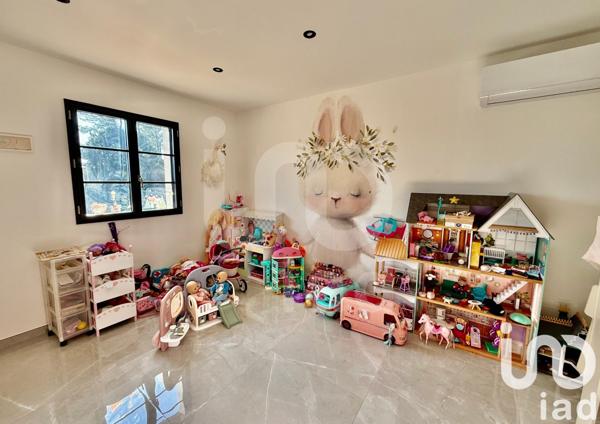 Maison d’architecte 7 pièces de 232 m² à Flassans-sur-Issole (83340)