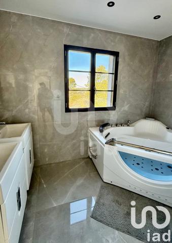 Maison d’architecte 7 pièces de 232 m² à Flassans-sur-Issole (83340)