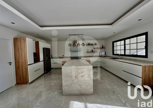 Maison d’architecte 7 pièces de 232 m² à Flassans-sur-Issole (83340)