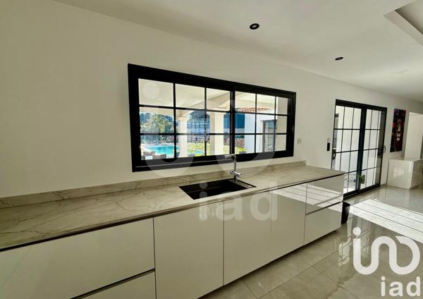 Maison d’architecte 7 pièces de 232 m² à Flassans-sur-Issole (83340)