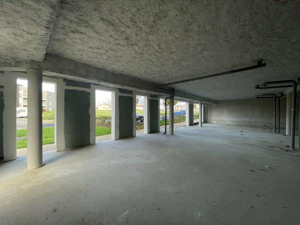 A VENDRE LOCAL PROFESSIONNEL 170M2 SAINT BENOIT - ZONE PRE MEDARD