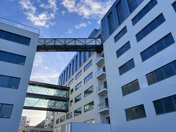 Bureaux neufs à vendre ou à louer à Saint-Herblain avec rooftop paysager