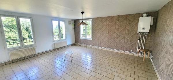 Elbeuf proche Seine : Appt 80 m² avec jardin 80 m², 2 CH et PK intérieurs ... Prix attractif !