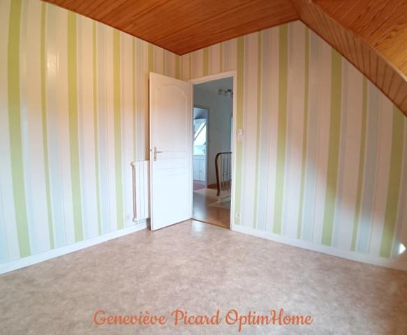 Maison de 115 m2 sur terrain de plus 3200 m2 avec hangar et ruisseau sur Pluméliau