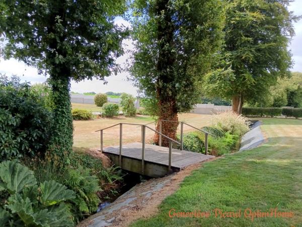 Maison de 115 m2 sur terrain de plus 3200 m2 avec hangar et ruisseau sur Pluméliau