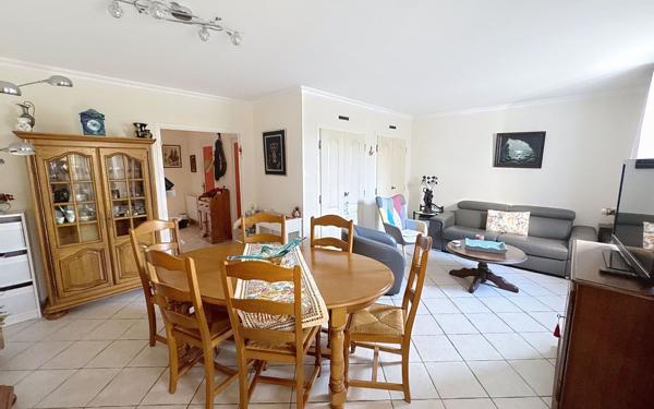 Appartement à vendre    3 pièces • 76,79 m2 Antibes