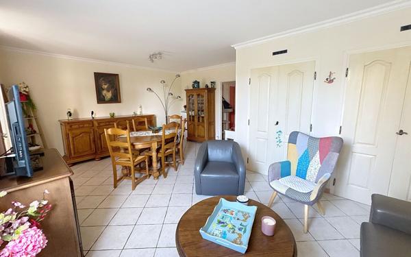 Appartement à vendre    3 pièces • 76,79 m2 Antibes