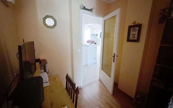 Appartement à vendre    3 pièces • 76,79 m2 Antibes