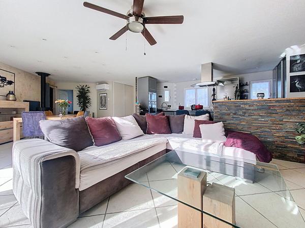 A vendre. Maison de plain pied, 3 chambres, garage, jardin, piscine hors sol, située à Moreilles, 10 minutes de Luçon et 40 minutes de La Rochelle.