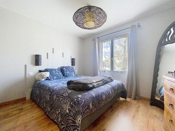 A vendre. Maison de plain pied, 3 chambres, garage, jardin, piscine hors sol, située à Moreilles, 10 minutes de Luçon et 40 minutes de La Rochelle.