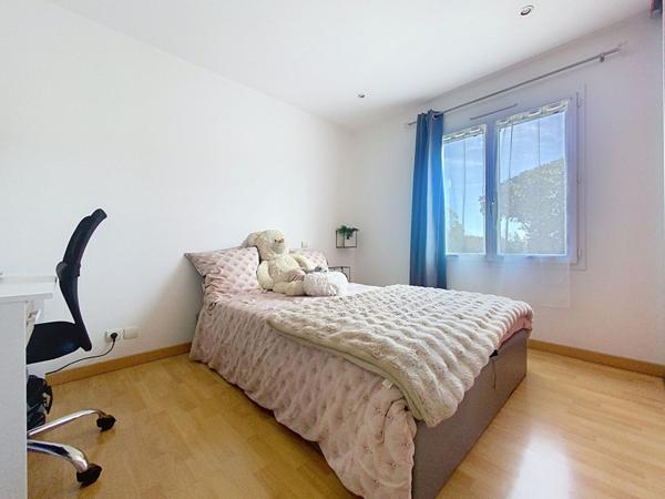 A vendre. Maison de plain pied, 3 chambres, garage, jardin, piscine hors sol, située à Moreilles, 10 minutes de Luçon et 40 minutes de La Rochelle.