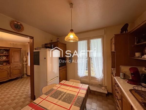 Maison familiale avec 5 chambres .