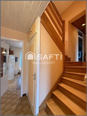 Maison familiale avec 5 chambres .