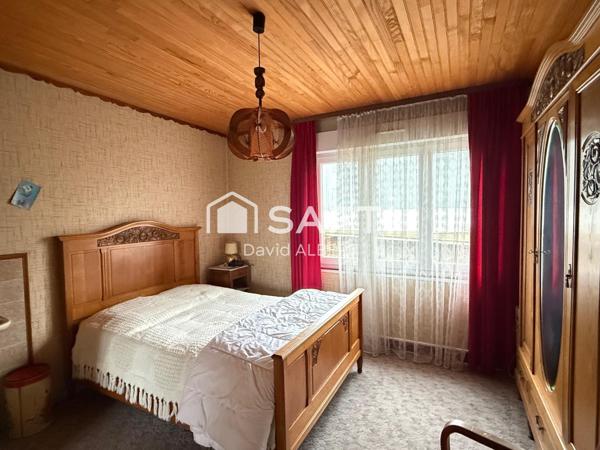 Maison familiale avec 5 chambres .