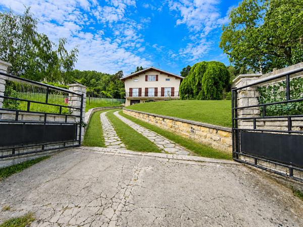 Maison familiale, 4 chambres et un terrain de 1500m2, proche Bar-sur-Aube
