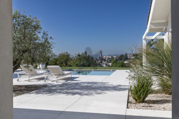 Saint Didier au Mont d'Or - Vue exceptionnelle - Maison de plain pied de 237 m2 env. - 4 chambres - 1 bureau -
