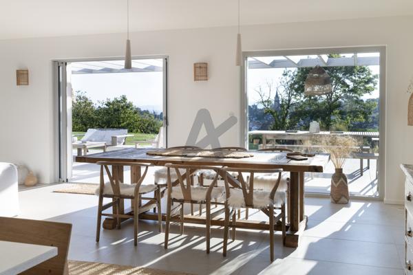Saint Didier au Mont d'Or - Vue exceptionnelle - Maison de plain pied de 237 m2 env. - 4 chambres - 1 bureau -