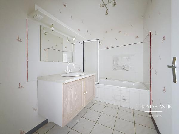 Appartement
         3 pièces
        - 79 m² Exclusivité 145 800 € *