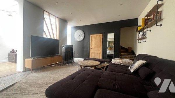 Maison de ville beaux volumes proximité des commodités environ 190 m² habitable sur un terrain ...