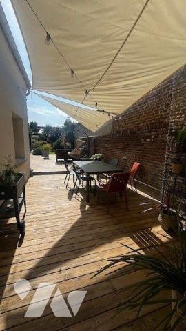 Maison de ville beaux volumes proximité des commodités environ 190 m² habitable sur un terrain ...