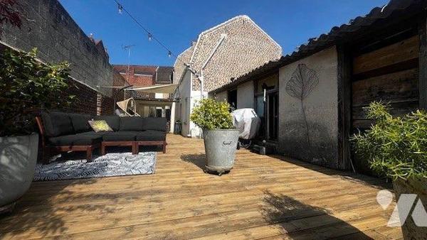 Maison de ville beaux volumes proximité des commodités environ 190 m² habitable sur un terrain ...