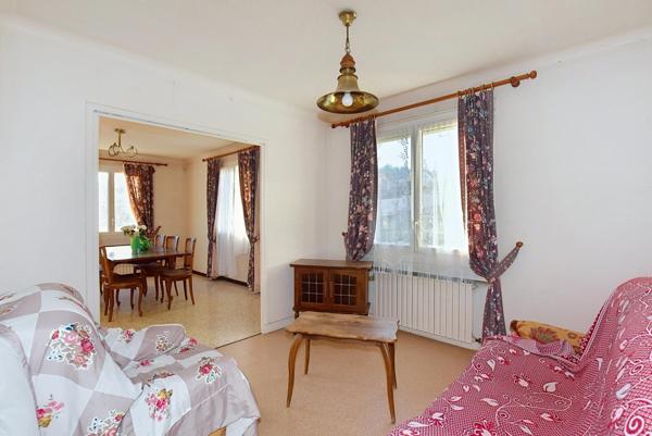 Maison à fort potentiel, terrain clos de 1 100 m².