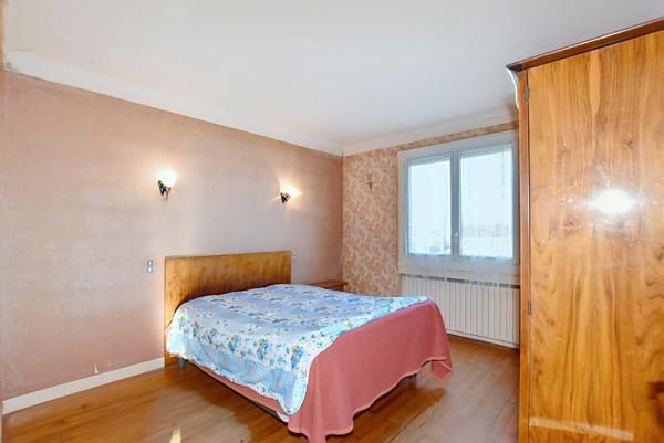 Maison à fort potentiel, terrain clos de 1 100 m².