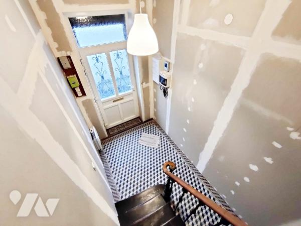 Maison mitoyenne à 2 pas du centre.