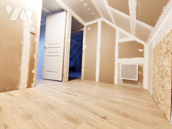 Maison mitoyenne à 2 pas du centre.