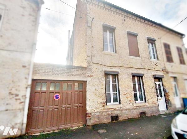 Maison mitoyenne à 2 pas du centre.