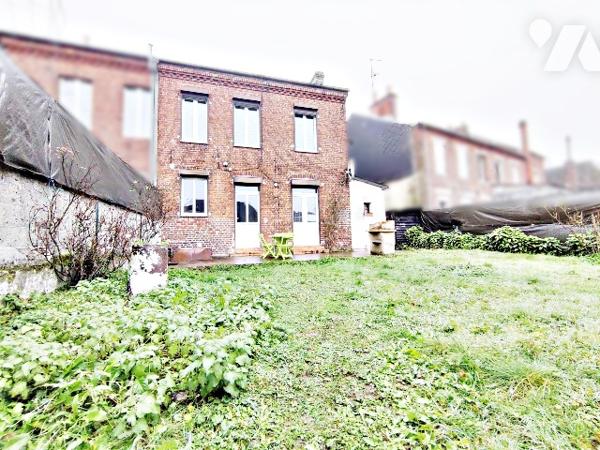 Maison mitoyenne à 2 pas du centre.