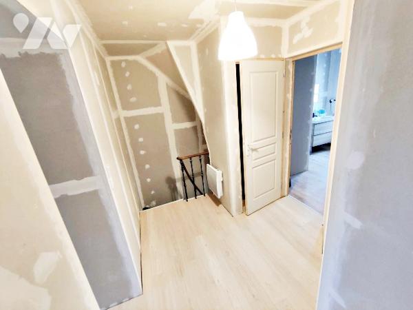 Maison mitoyenne à 2 pas du centre.