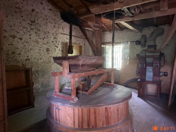 MOULIN A EAU AVEC TERRAINS AGRICOLES ET FORETS