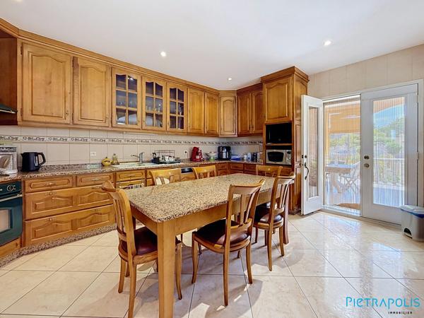 Grande maison familiale de 234 m² avec double garage