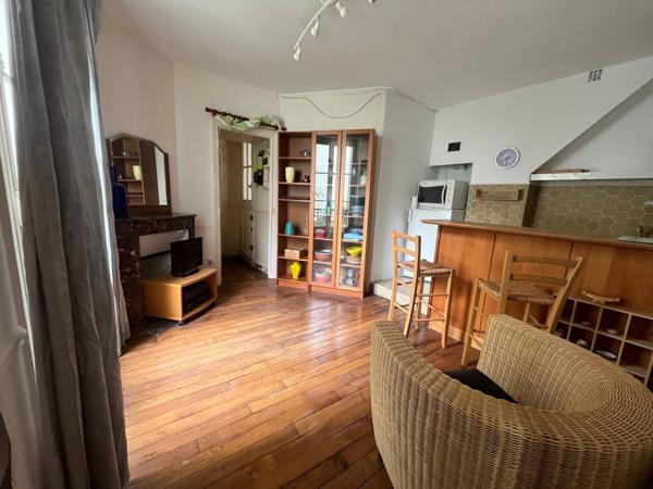 À vendre – Paris 18e ✨ Charmant T2 de 28 m² avec courette privative de 10 m² – calme et lumineux – à 100 m du métro Marx Dormoy – 224 000 €