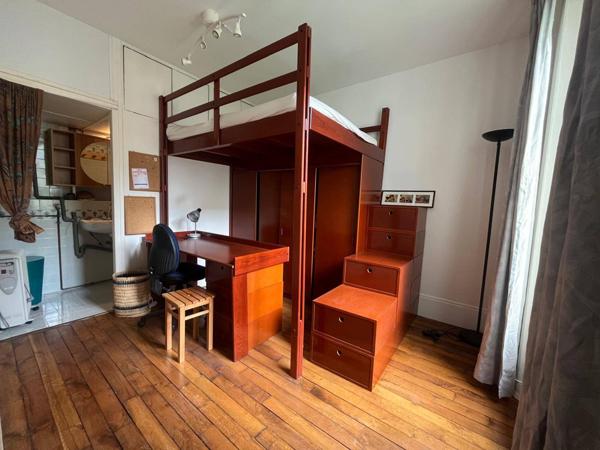 À vendre – Paris 18e ✨ Charmant T2 de 28 m² avec courette privative de 10 m² – calme et lumineux – à 100 m du métro Marx Dormoy – 224 000 €